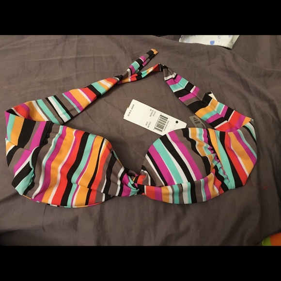 Strapless TWIST BANDEAU Swim Top 👙🔆 - Picture 2 of 3